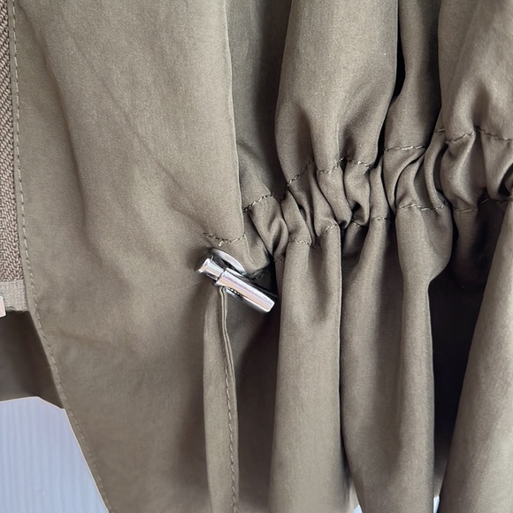 Zara light weight jacket. Olive green. Size medium.  Excellent condition - Picture 3 of 4